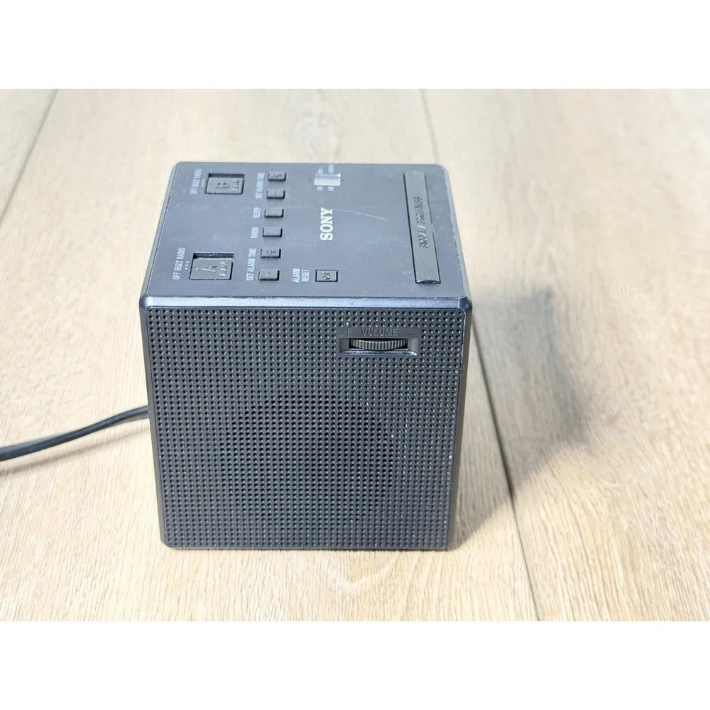 SONY  ICF-C1T Dual Alarm Clock AM/FM Radio Mirror LED Cube Works Great!